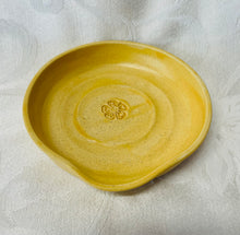 Load image into Gallery viewer, Spoon Rest: Matt Golden with One Center Flower