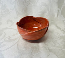 Load image into Gallery viewer, Medium Bowl: (Peach-Colored on Speckled Clay with 4 Scalloped Edges)