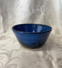 Load image into Gallery viewer, Medium Bowl: (Azure Blue on Tri-Colored Clay)